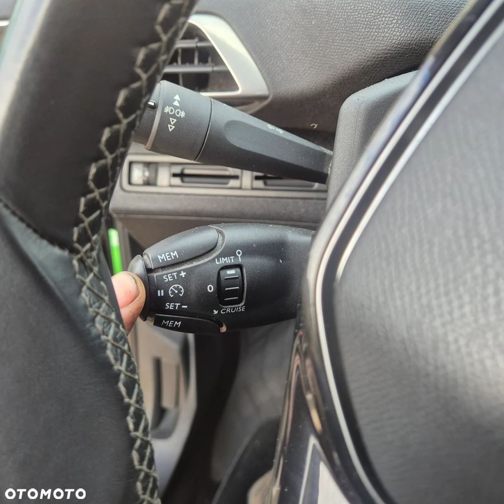 Peugeot 3008 PureTech 130 Stop & Start GPF Allure - 10