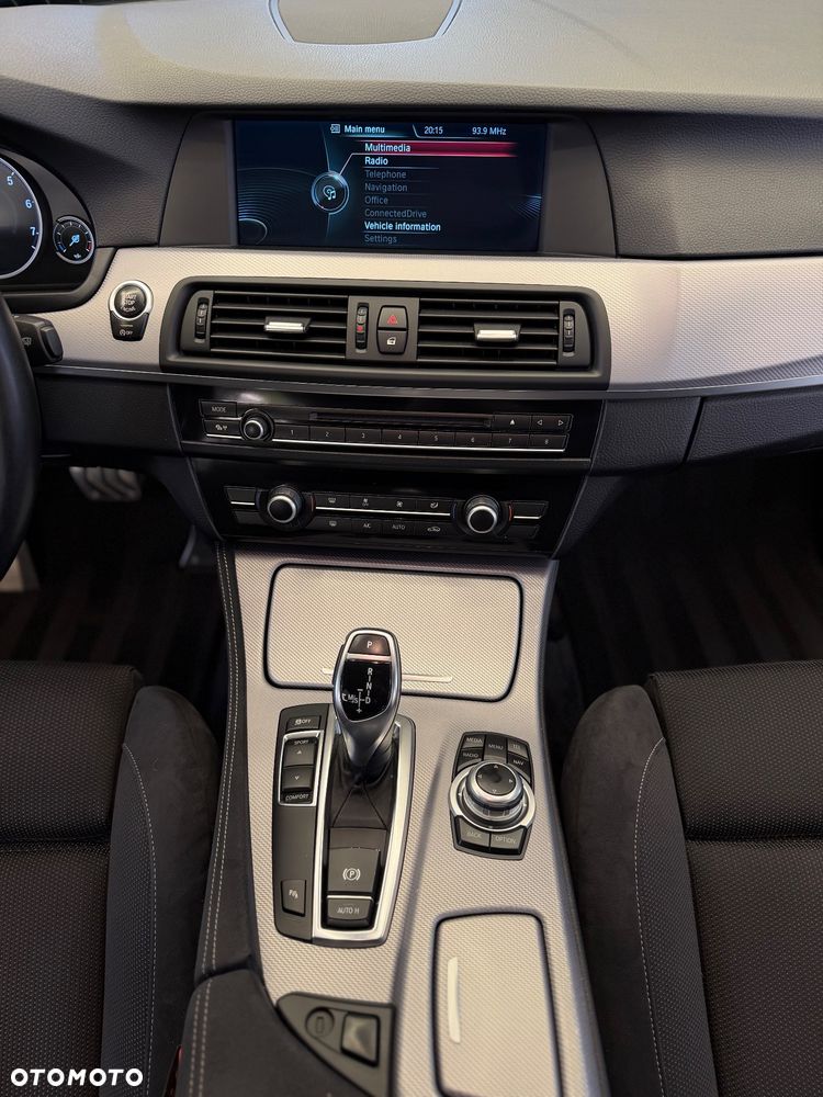 BMW Seria 5 520i Sport-Aut - 27