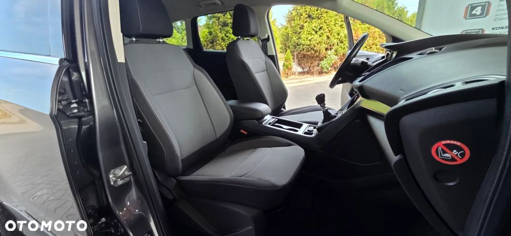 Ford Kuga 1.5 EcoBoost 2x4 Titanium - 34