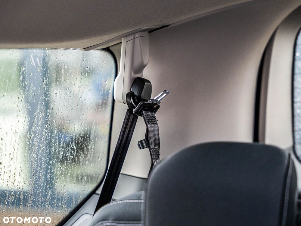 Ford Tourneo Custom - 37