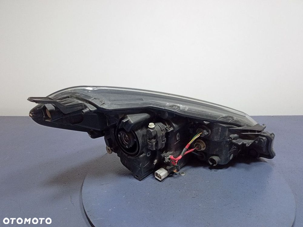 TOYOTA YARIS III LIFT REFLEKTOR LEWY LAMPA PRZEDNIA EU - 2