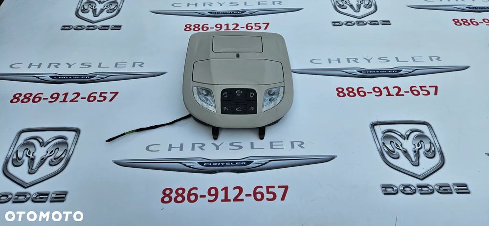 Chrysler Pacifica 2016- Oświetlenie kabiny Lampka podsufitki P5RK82PD2AH 5RK82PD2AH - 1