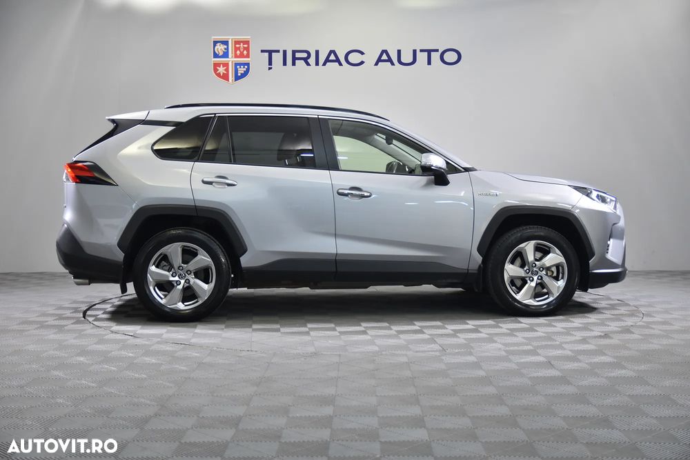 Toyota RAV4 - 6