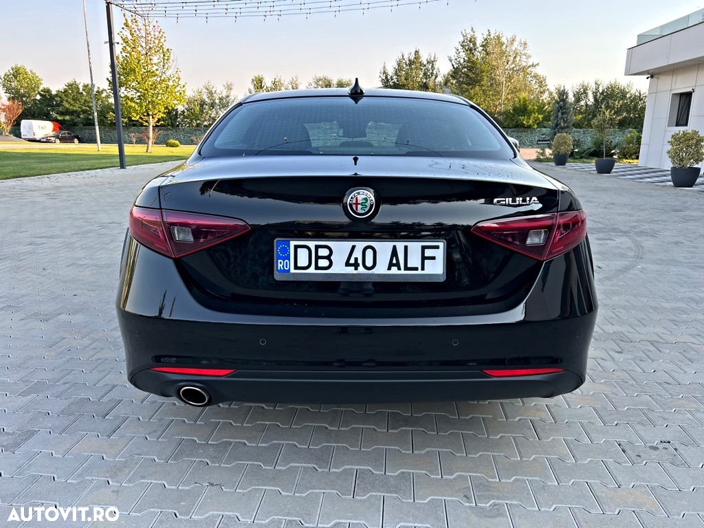 Alfa Romeo Giulia 2.2 JTDM Super - 12