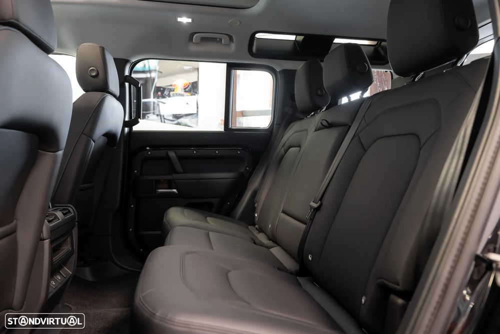 Land Rover Defender 2.0 P300e 110 AWD S - 9