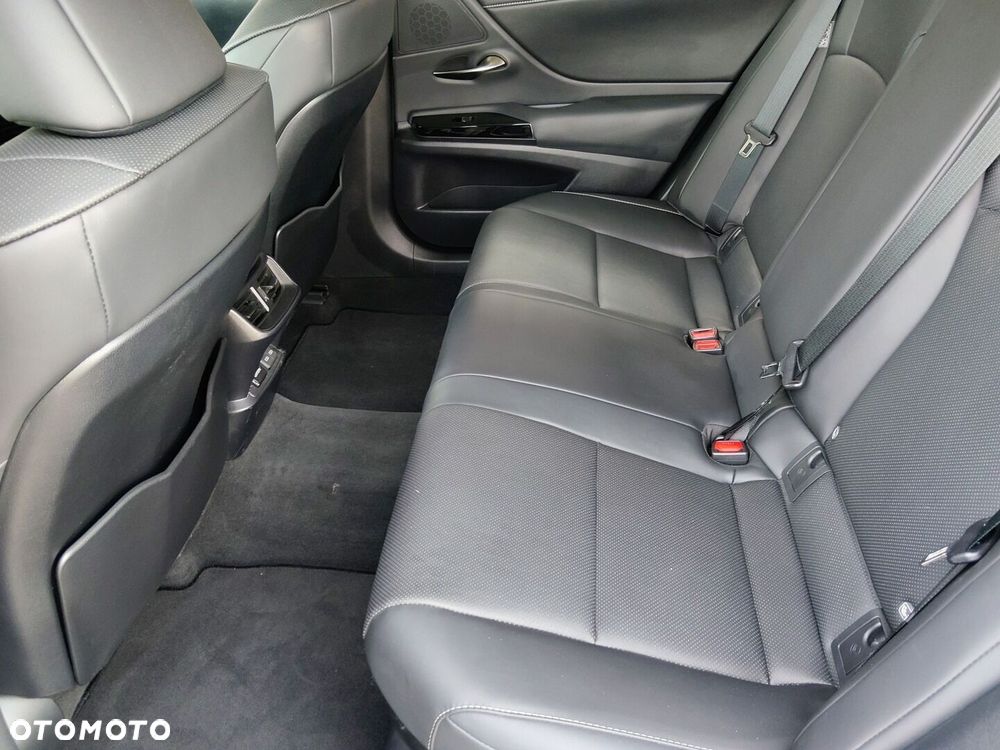 Lexus ES 300h Business Edition - 17