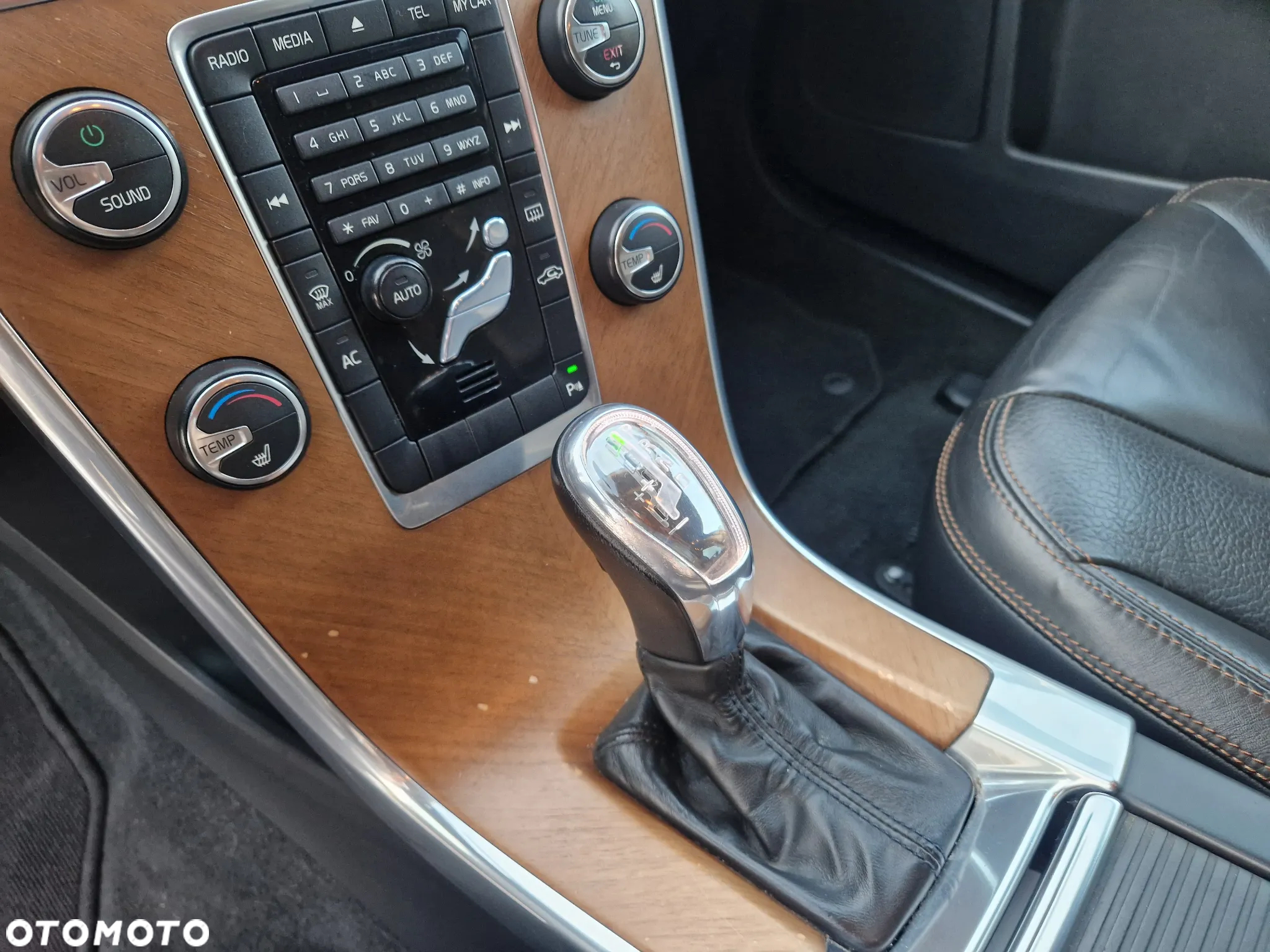 Volvo XC 60 D4 Geartronic Momentum - 20