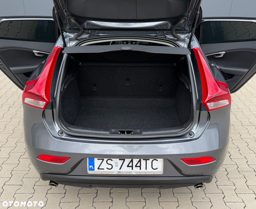 Volvo V40 T3 Momentum - 24