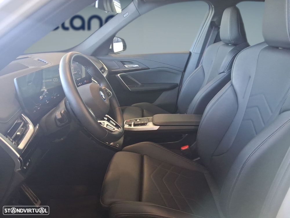 BMW iX1 eDrive20 Pack Desportivo M Pro - 9