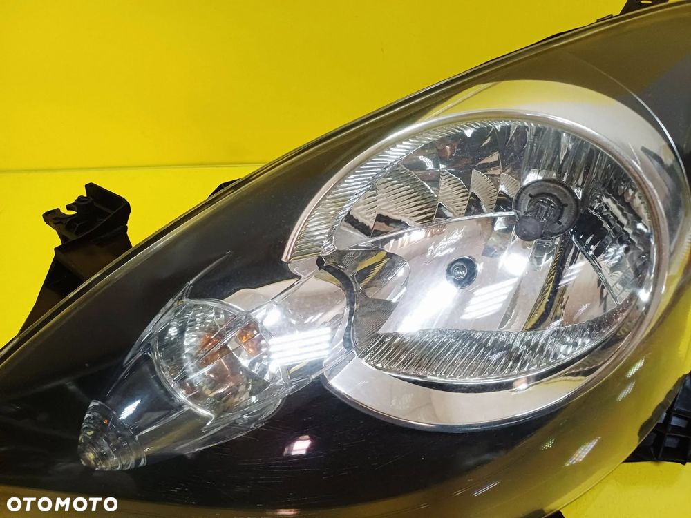 REFLEKTOR LAMPA LEWY PRZÓD TOYOTA AYGO I 89032404 / 81150-0H010 NR46 - 2