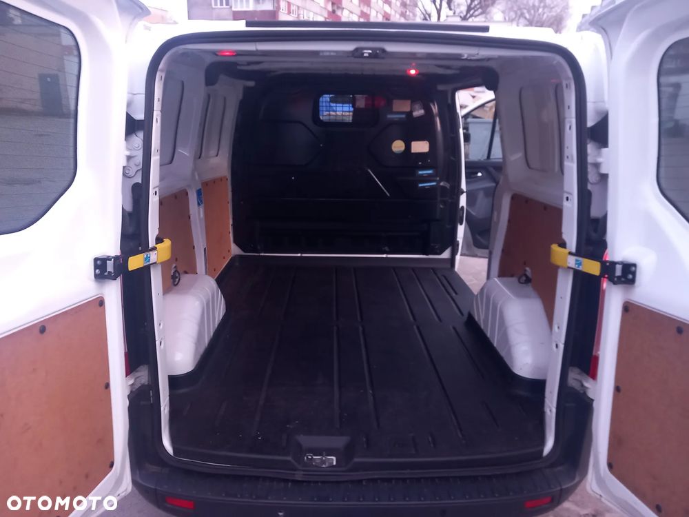Ford TRANSIT CUSTOM - 32