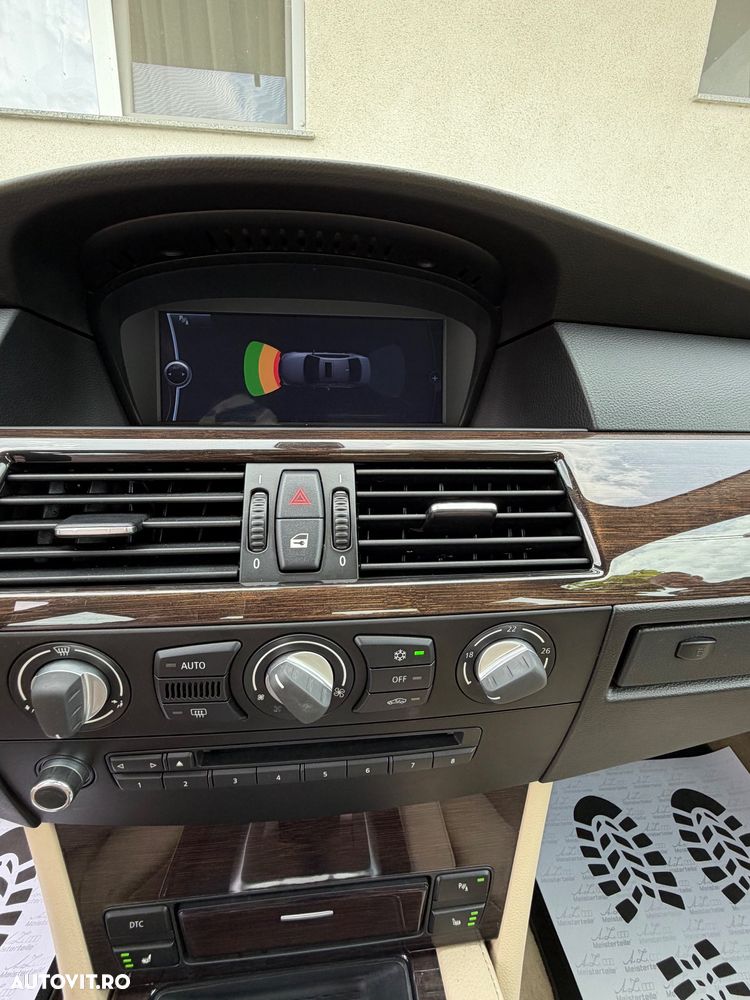 BMW Seria 5 520i Sport-Aut. - 11