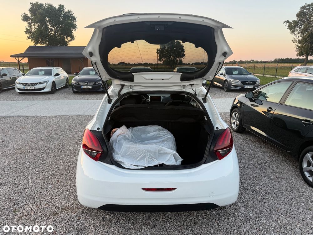 Peugeot 208 - 19