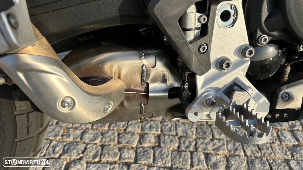 BMW F 900 GS Lightwhite / Racing Blue Metalizado (Versão GS Trophy) - 15