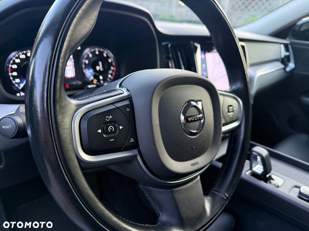 Volvo V60 B3 B DKG Momentum Pro - 28