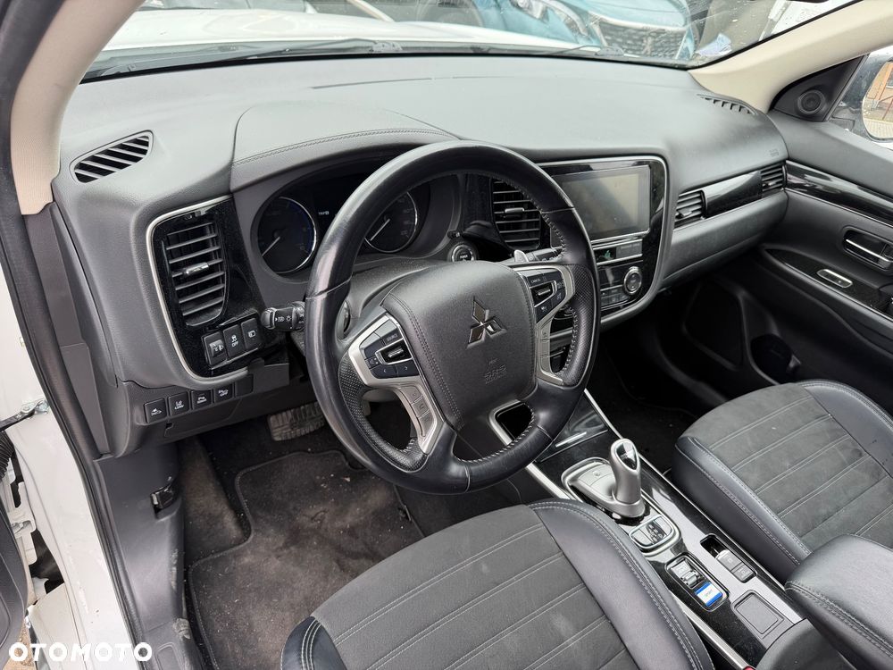 Mitsubishi Outlander 2.4 4WD Diamant - 16