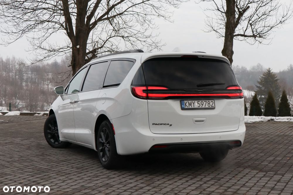 Chrysler Pacifica - 11