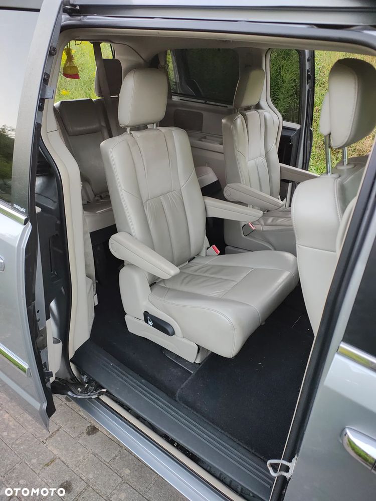 Chrysler Town & Country 3.6 Limited - 23