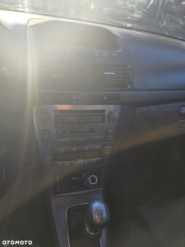 Toyota Avensis 1.8 VVT-i Combi - 11