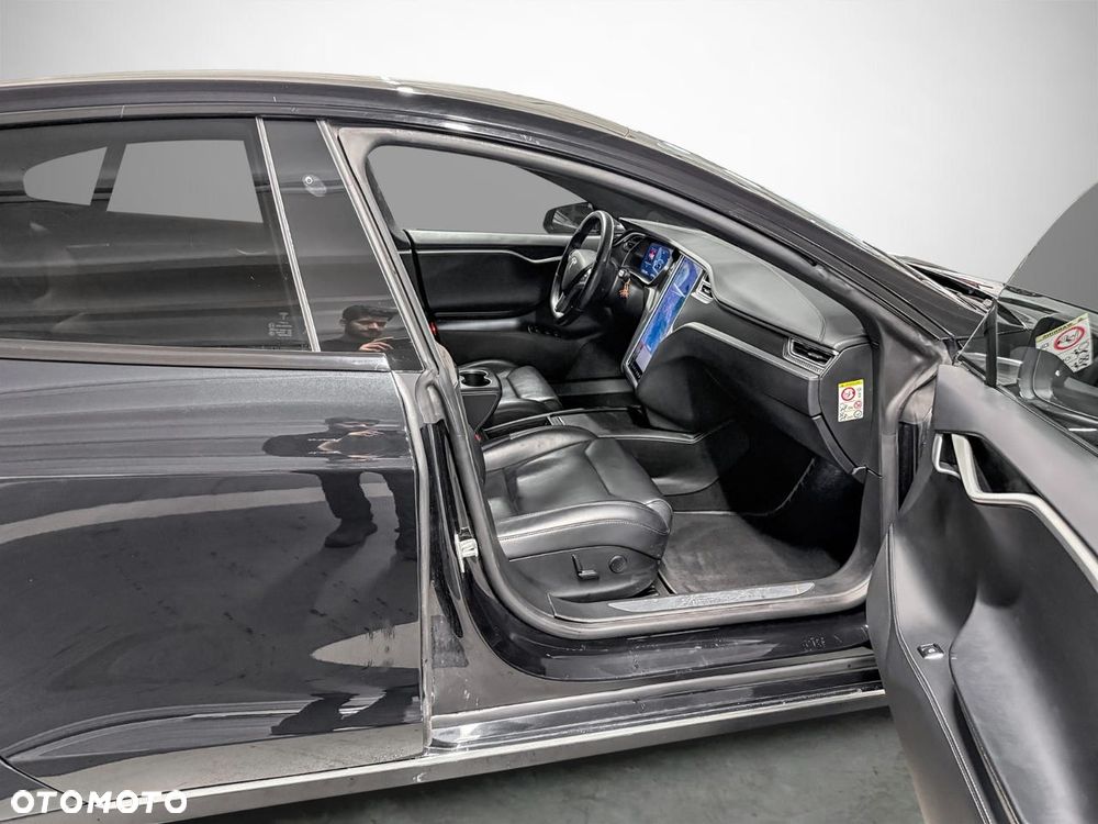 Tesla Model S - 16