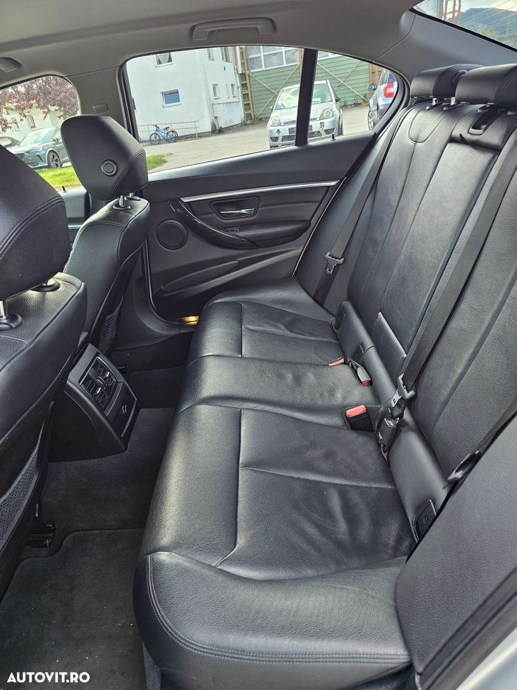 BMW Seria 3 318d Aut. Luxury Line - 12