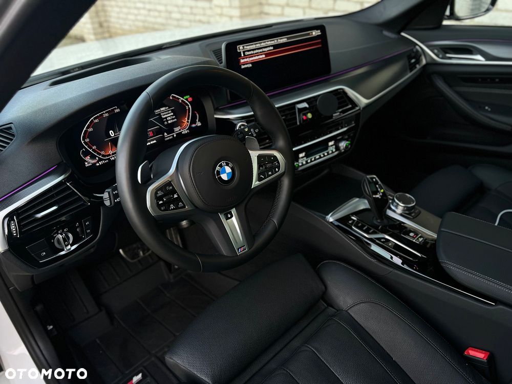 BMW Seria 5 520d xDrive M Sport Edition - 16