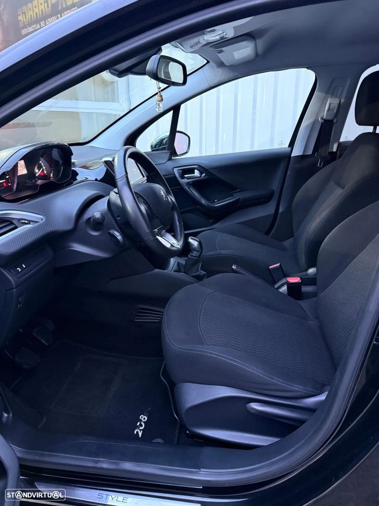 Peugeot 208 1.2 PureTech Style - 6