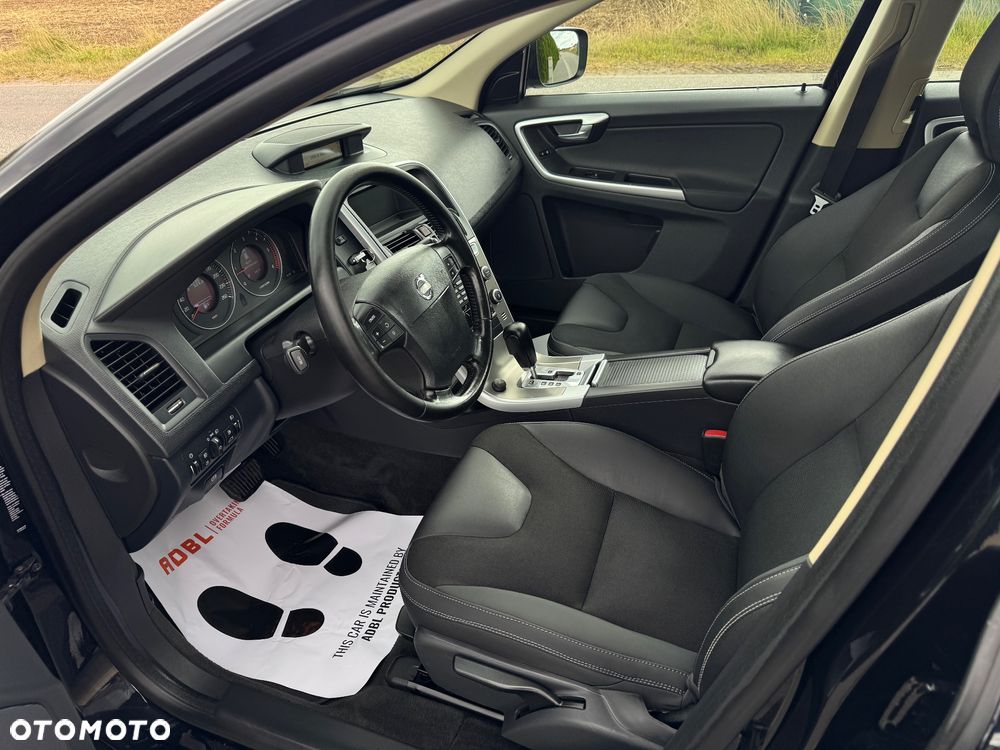 Volvo XC 60 D5 AWD Momentum - 7