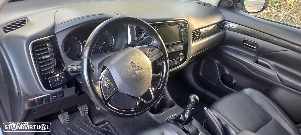 Mitsubishi Outlander 2.2 DI-D Intense - 10