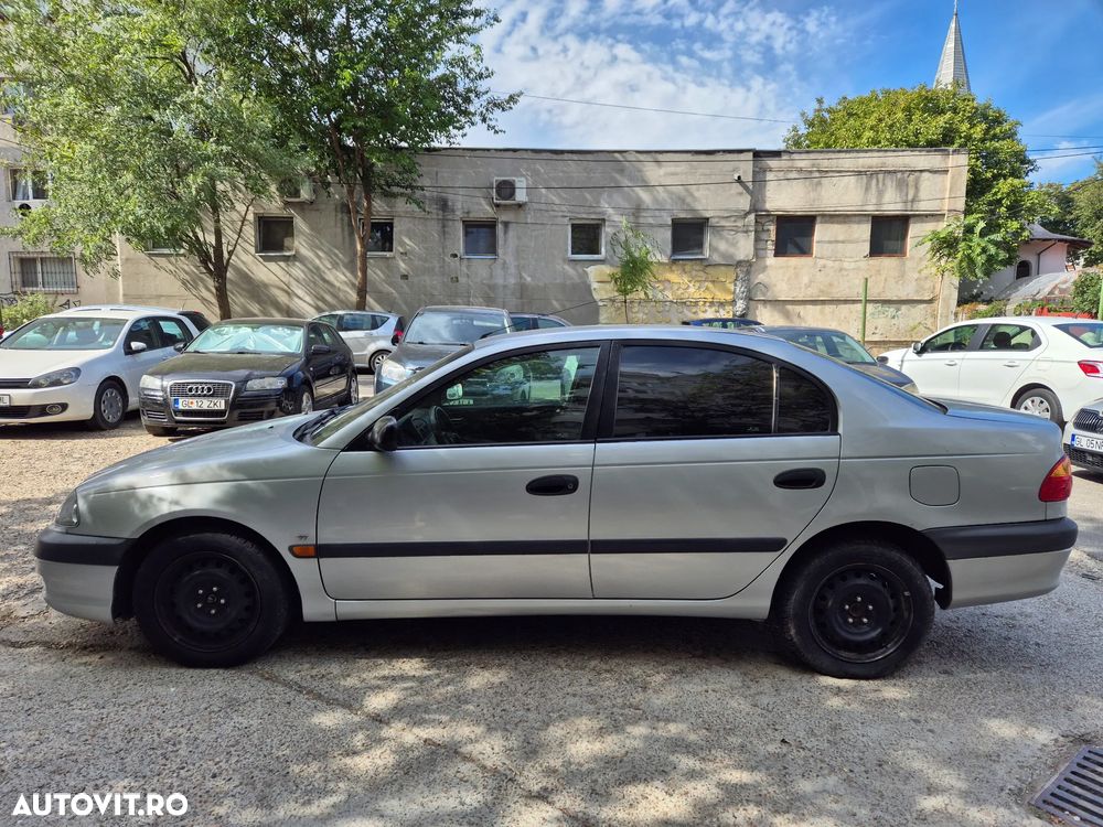Toyota Avensis 1.6 Sdn. Linea Terra - 10