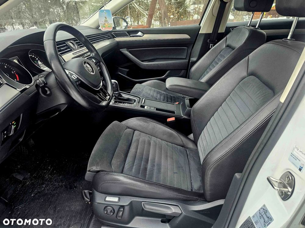 Volkswagen Passat Variant 2.0 TDI SCR 4Motion DSG Highline - 16
