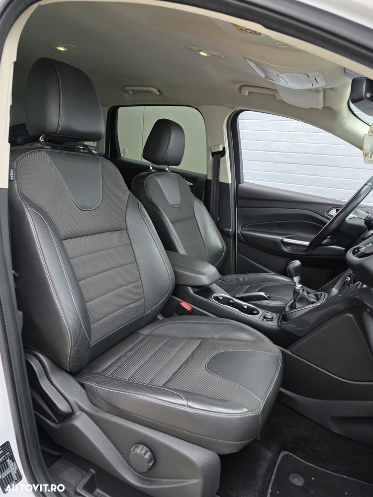 Ford Kuga 2.0 TDCi 2x4 Titanium - 16