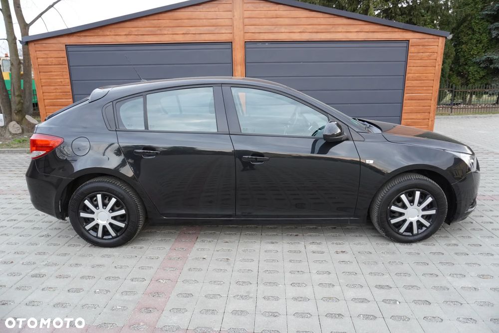 Chevrolet Cruze 1.6 LS+ - 4