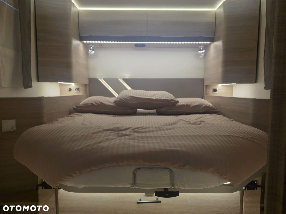 Rapido 8096dF S80 Ultimate Line Kamper 5 Osób Wersja Zimowa Podwójna Podłoga Klasa Premium Bogaty Oświetlenie Ambiente Euro 6 Felgi Aluminiowe - 31