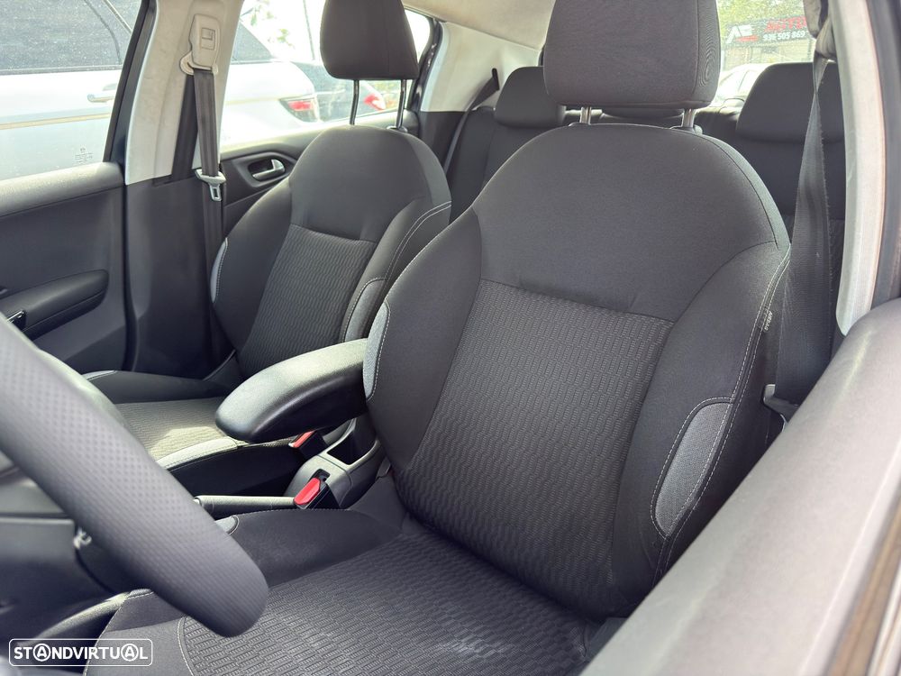 Peugeot 208 1.6 BlueHDi Style — fotografia 15