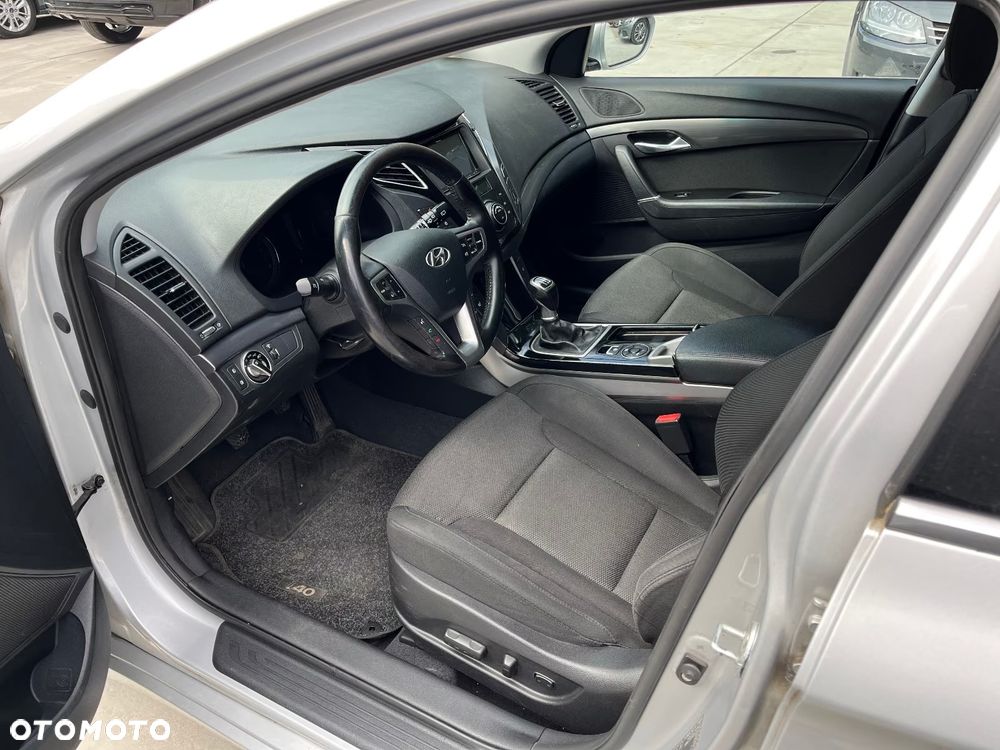 Hyundai i40 Kombi blue 1.6 Trend - 13