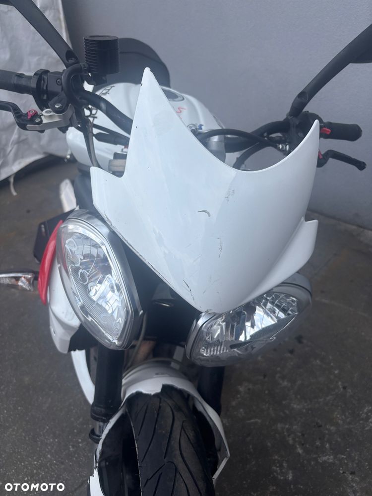 Triumph Street Triple - 9