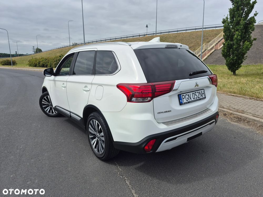 Mitsubishi Outlander - 4