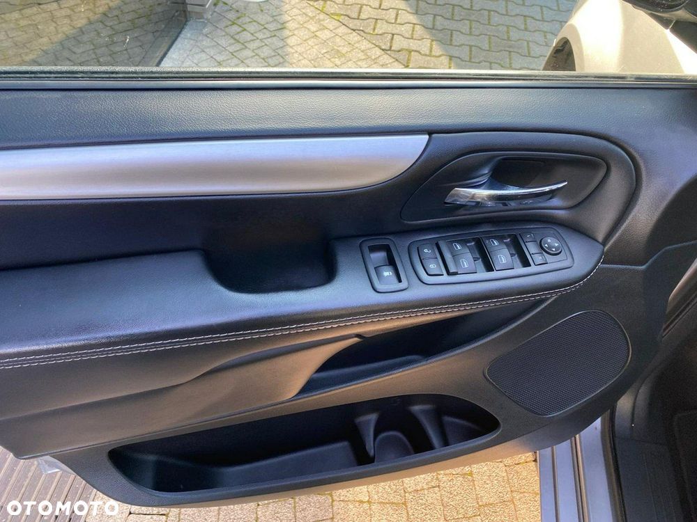 Dodge Grand Caravan - 20