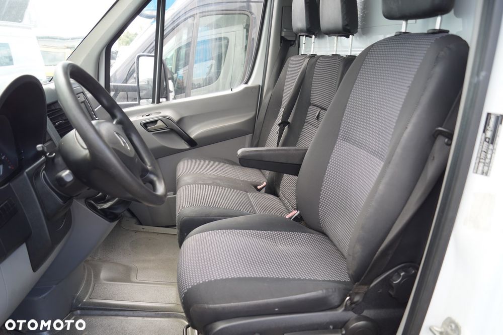Mercedes-Benz Sprinter - 15