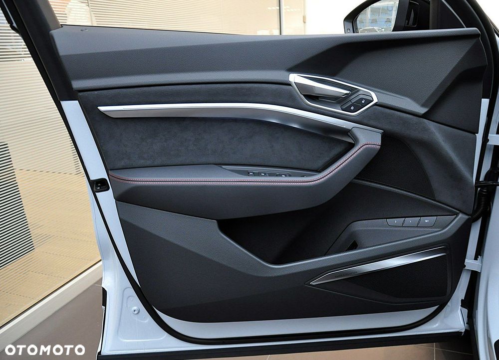 Audi SQ8 e-tron - 18