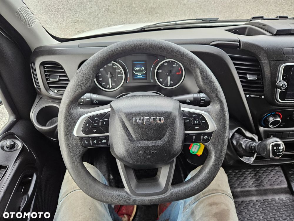 Iveco Daily 35S16 / 3.0 160KM / Kontener 8 palet / Winda 750Kg/ Klima / Bardzo ładny ! - 24