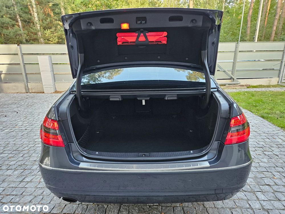 Mercedes-Benz Klasa E 200 CGI BlueEff Avantgarde - 24