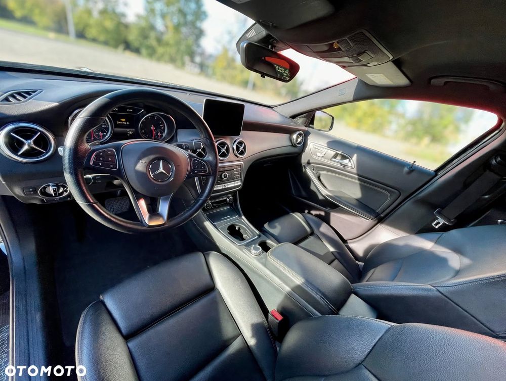 Mercedes-Benz GLA 250 4Matic 7G-DCT Urban - 19