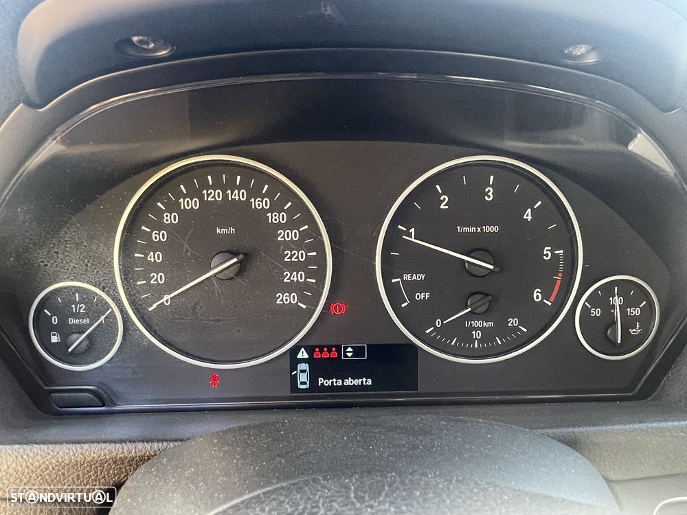 BMW 318 d Touring xDrive Advantage - 11