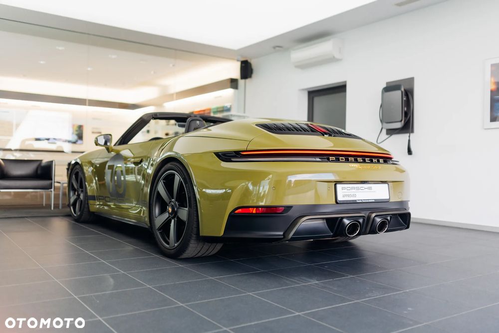 Porsche 911 Carrera T-Hybrid Spirit 70 - 13