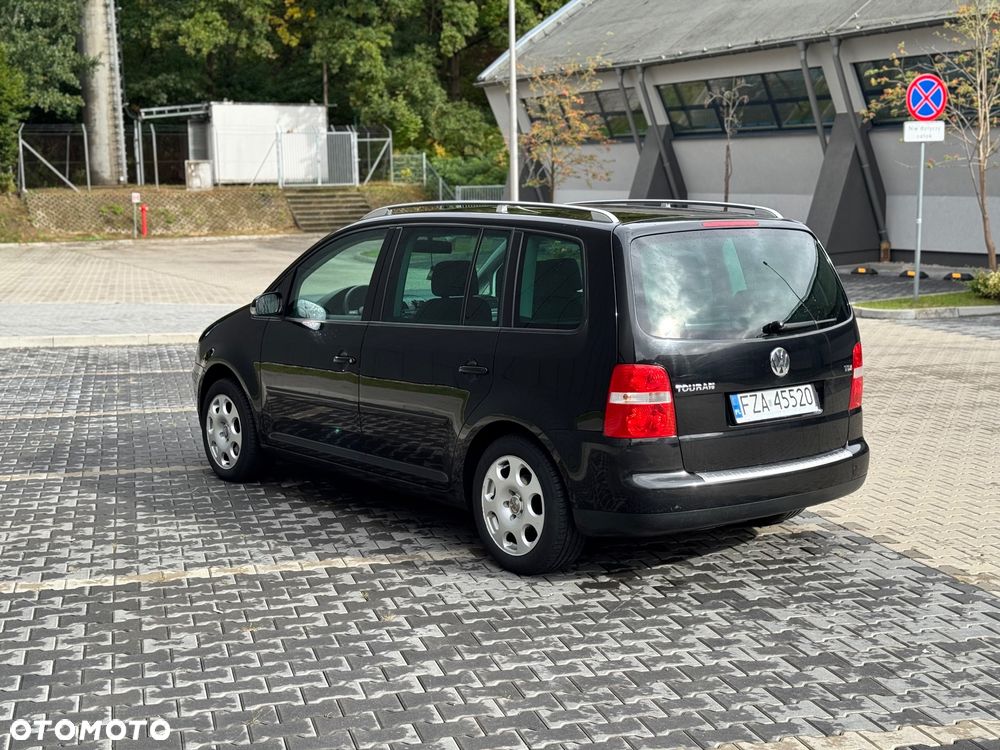 Volkswagen Touran 2.0 TDI Highline - 6