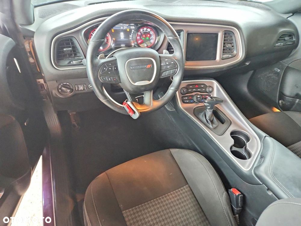 Dodge Challenger - 9