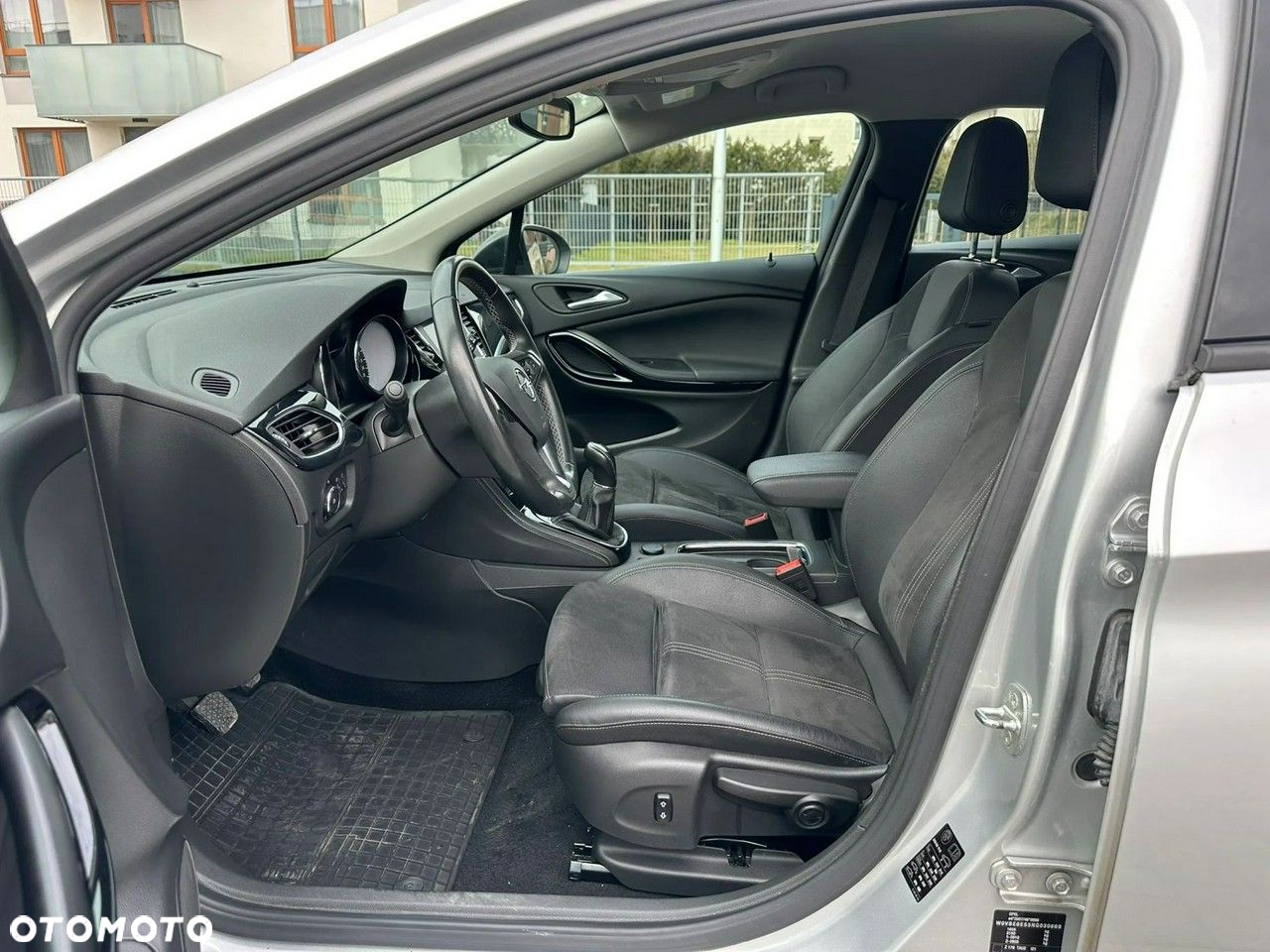 Opel Astra V 1.2 T Elegance S&S - 12