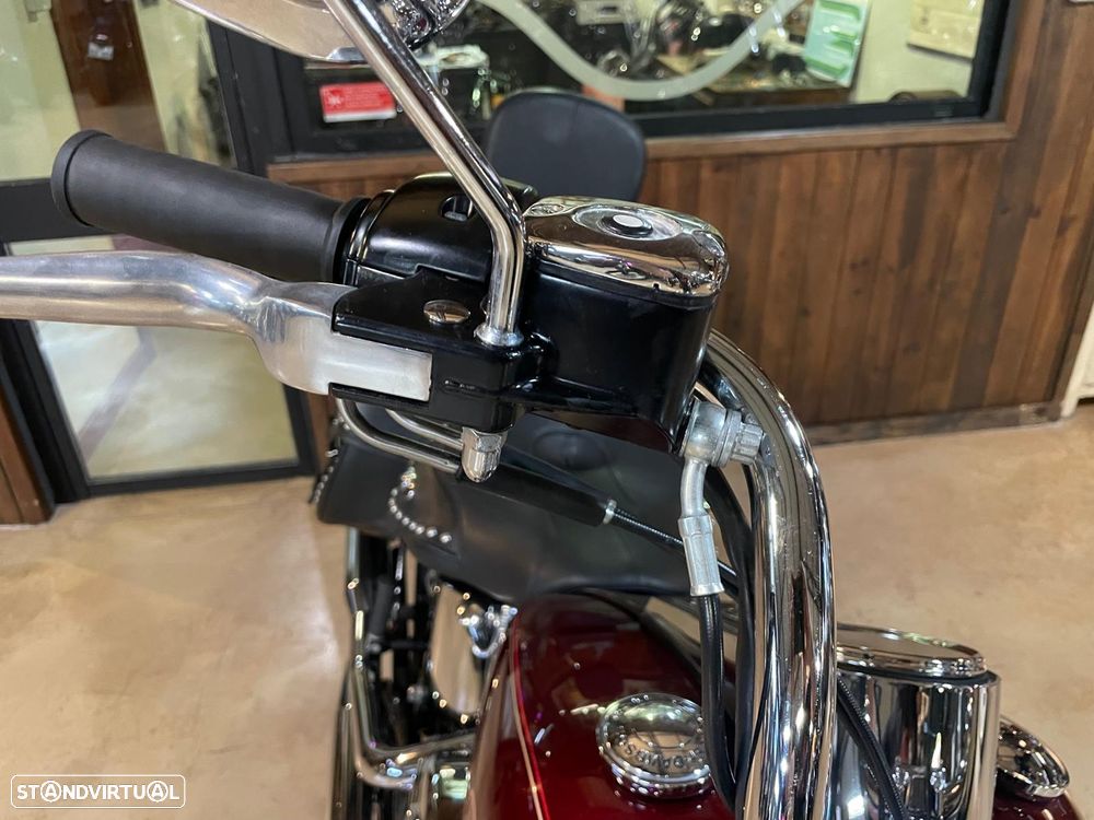 Harley-Davidson Heritage Softail Classic FLSTC - 11